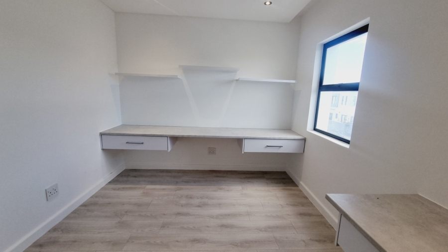 4 Bedroom Property for Sale in Parklands North Western Cape